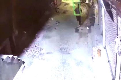 Four thieves entered the shop by breaking the shutter, stole clothes and cash and escaped