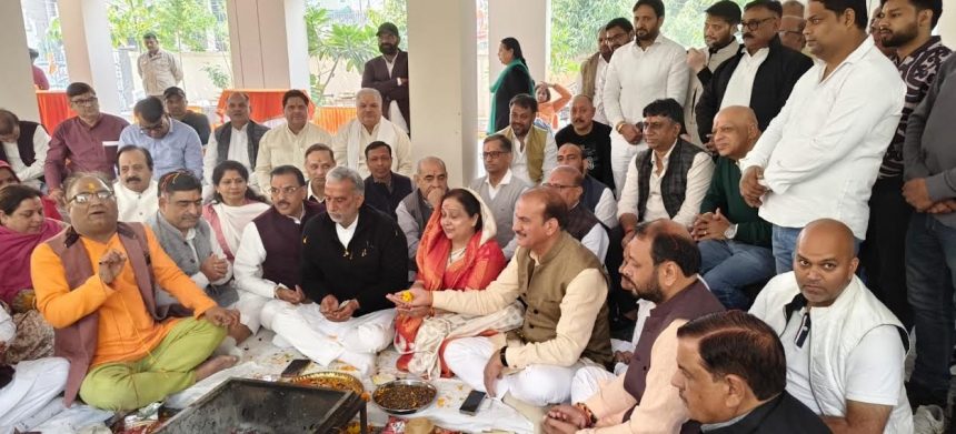 BJP Mayor candidate Smt. Praveen Batra Joshi filed nomination in the presence of senior BJP leaders, ministers and MLAs