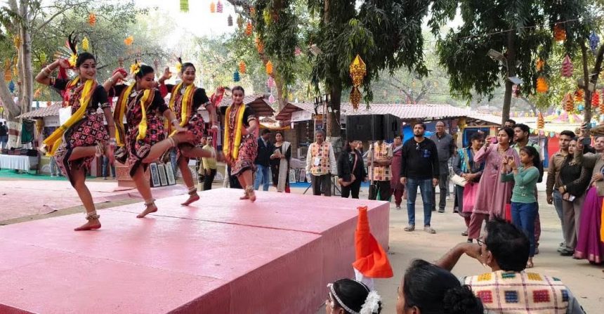 Tourists overwhelmed by watching Sambalpuri dance of Odisha