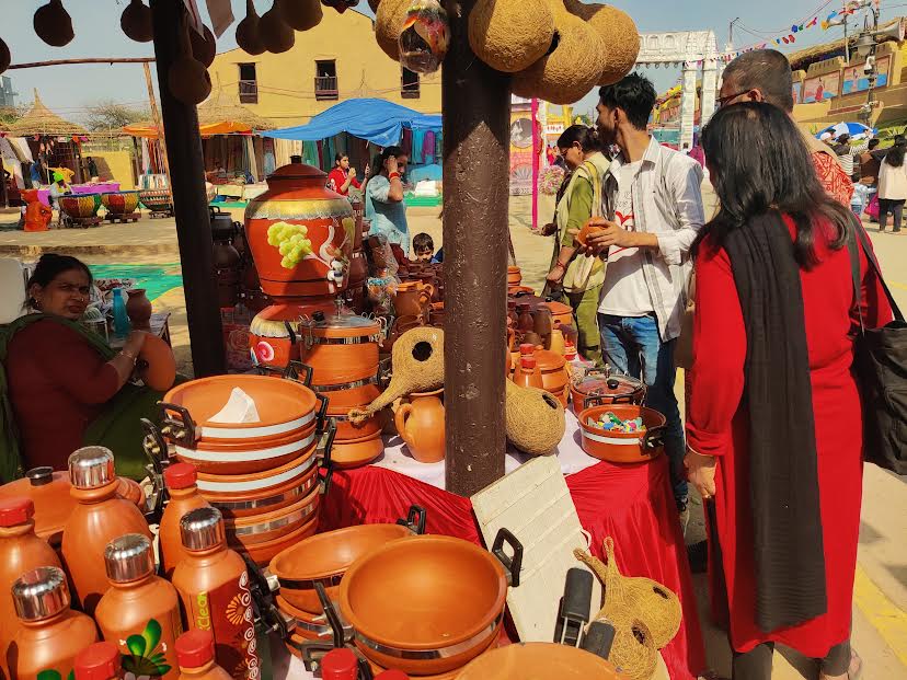 Earthen pots become first choice of tourists in Surajkund International Fair