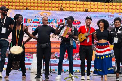Foreign artists add color to Indian music