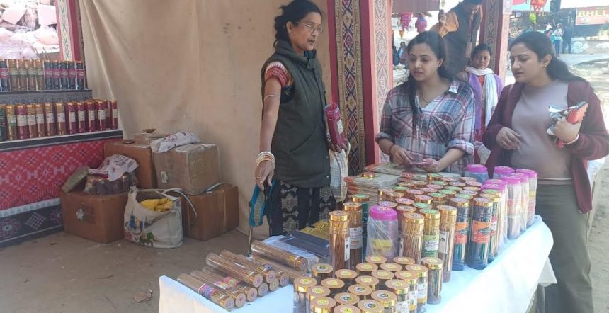 Odisha's craftsmen are leaving an impression of their art on tourists