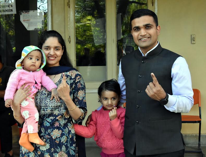 Due to the alertness and vigilance of the district administration, the Municipal Corporation elections were conducted peacefully: Vikram Singh