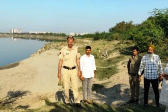 A joint team of officers from various departments landed in the field to investigate illegal mining in Yamuna