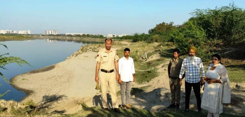 A joint team of officers from various departments landed in the field to investigate illegal mining in Yamuna