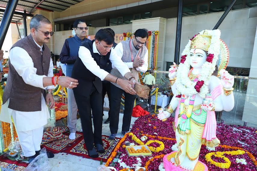 Dr Mansukh Mandaviya attended a seminar on health challenges and healthy lifestyle at ESIC Medical College and Hospital, Faridabad
