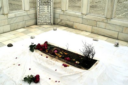 We will crush ideas praising Aurangzeb: Fadnavis