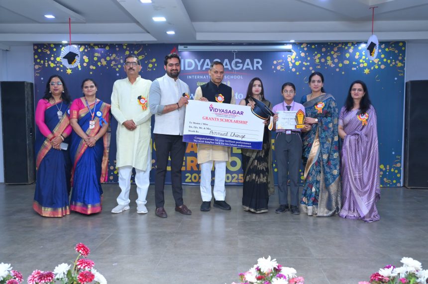 Vidyasagar International School Sector-2 distributed scholarships worth Rs 5 lakh