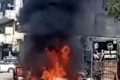 The car's battery burst and caught fire, the driver saved his life by jumping out