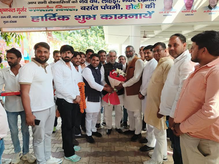 Newly appointed Chairman Vimlesh Chhatrapal Bhati and Vice Chairman Azad Bhadana took blessings from Minister Krishnapal Gurjar, MLA Satish Fagna also expressed gratitude.