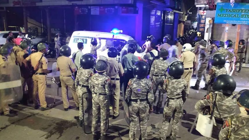 Curfew imposed in 11 areas after violence in Nagpur: 50 arrested, 33 policemen injured