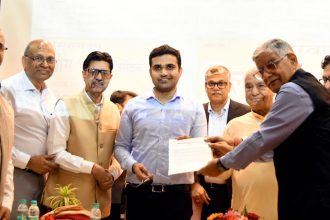 Entrepreneurs of Faridabad should cooperate to bring positive change in the society: DC