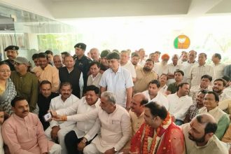 Krishan Pal Gurjar listened to PM Modi's 'Mann Ki Baat' along with BJP leaders and workers