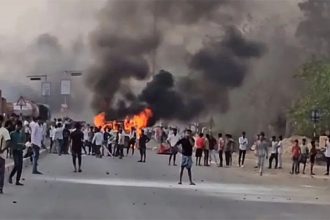 वक्फ कानून पर बंगाल में हिंसा: धुलियान से 500 लोगों का पलायन, मालदा के स्कूल में शरण ली