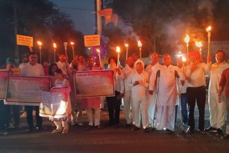 Torch march taken out on 133rd day by Faridabad Refer Free Sangharsh Samiti demanding better health services