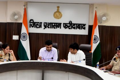 SDM will also take sub-division level weekly review meeting for CM window and solution camp: DC