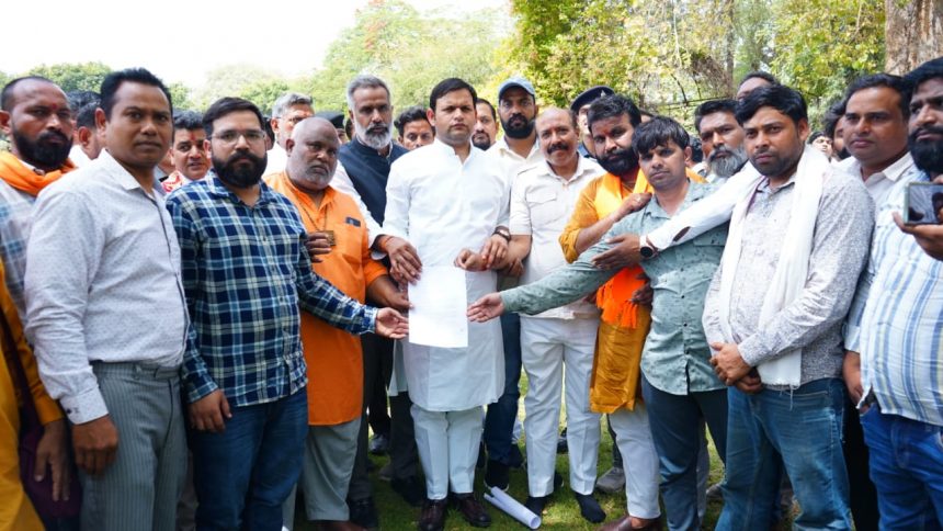 Haryana government's Sports Minister Gaurav Gautam made a big statement saying that the government will do everything possible to help cow protectors