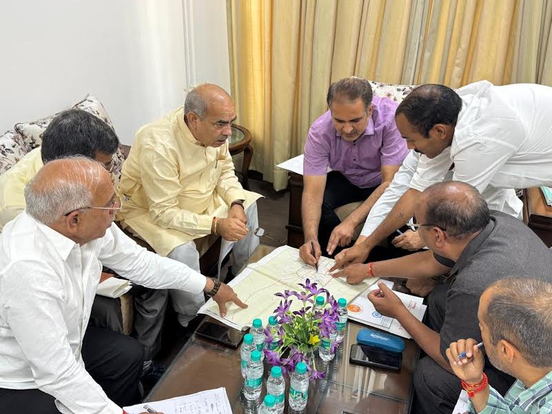 Former cabinet minister Moolchand Sharma took the meeting of the corporation and FMDA