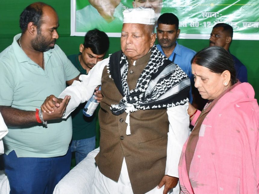 Lalu's health deteriorates, he leaves for Delhi with Rabri Devi
