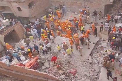 4-storey building collapses in Delhi: 11 dead so far, more than 10 people still trapped under the debris