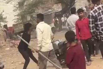 Clashes between two Muslim groups over construction of marriage hall, heavy stone pelting took place