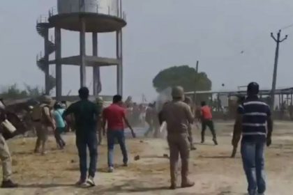 Stone pelting in Lucknow, 6 people including a woman inspector got head injuries