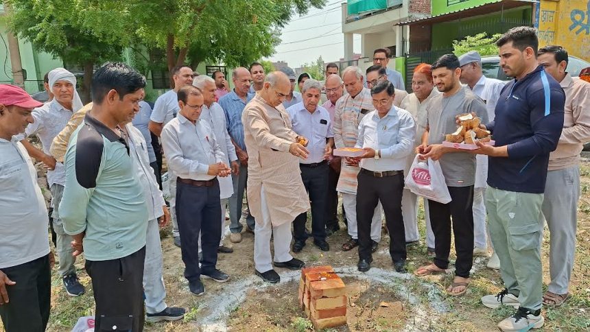 MLA Moolchand Sharma gave the gift of four new tube wells in Ballabhgarh