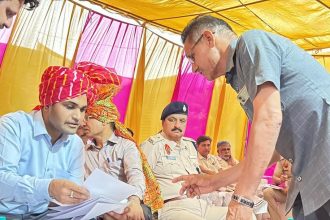 DC-Police Commissioner stayed the night in Ghudasan village of Tigaon, listened to the problems of the villagers