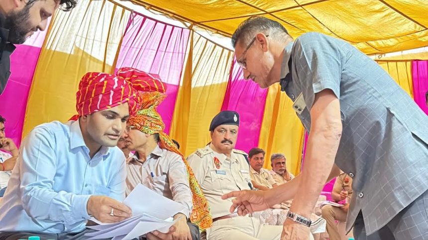 DC-Police Commissioner stayed the night in Ghudasan village of Tigaon, listened to the problems of the villagers