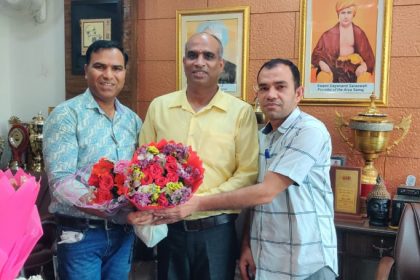 Dr. Narendra Duggal took charge as the acting principal of DAV Centenary College