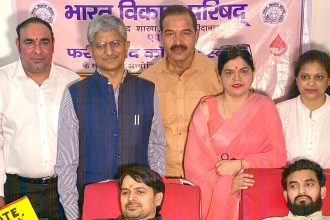 A grand blood donation camp was organized at Faridabad Convent School, hundreds of people donated blood