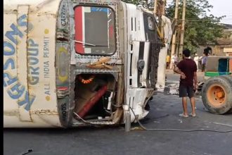 The driver fell asleep on the national highway and a truck loaded with plastic scrap overturned
