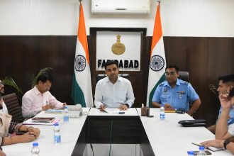 Ensure immediate contact in case of emergency: DC