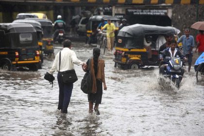 Flood like situation in Surat due to rain, schools closed