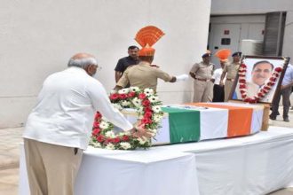 Guard of honour was given to Vijay Rupani
