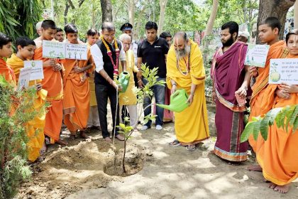 Let us all together protect the trees that give life: Swami Purushottamacharya