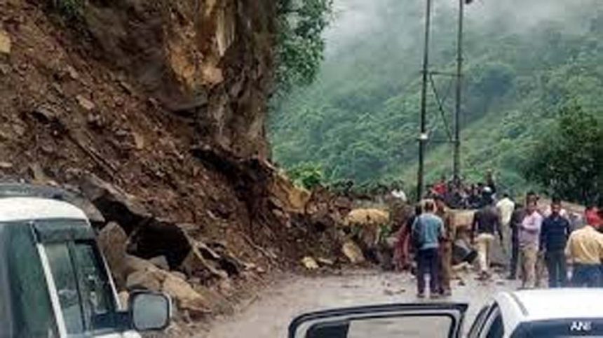 Heavy rain in Himachal- 285 roads closed, 39 dead