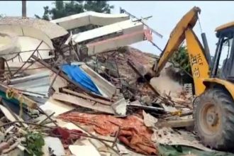 Bulldozers are running rampantly in Faridabad, four farm houses demolished