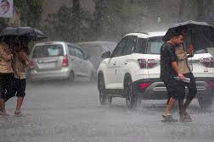 76KMPH storm hits Delhi, rain starts, orange alert issued