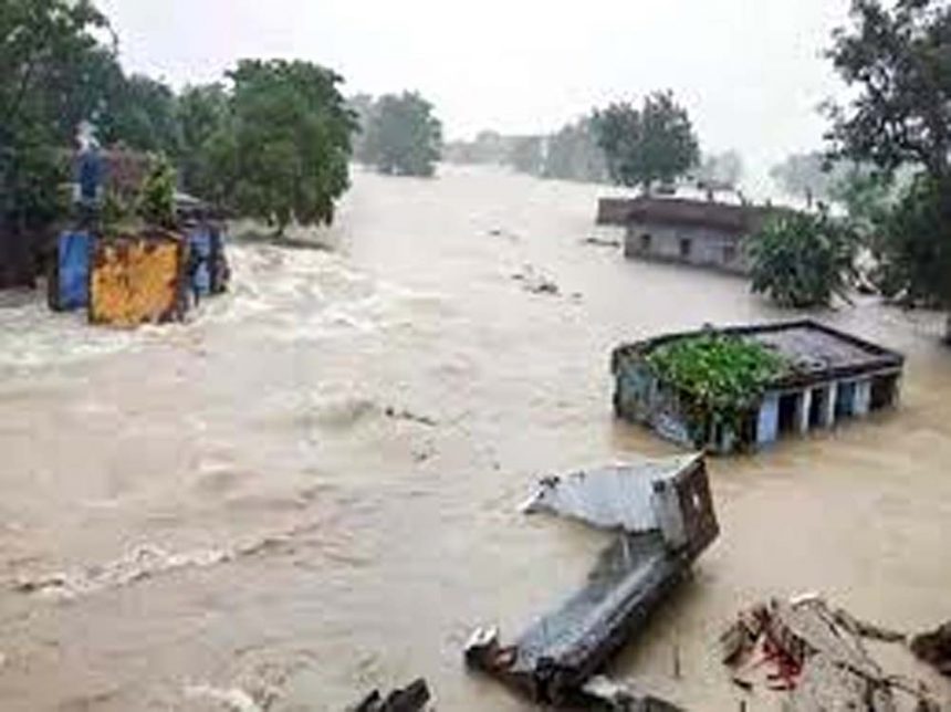 Flood like situation in Ahmedabad, water filled in homes and offices: Cloud burst at 5 places in Himachal in 24 hours