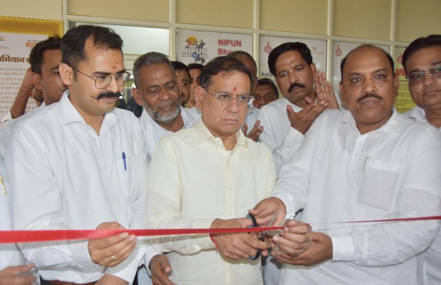 Inauguration of exhibition based on the achievements of Central Government in 11 years