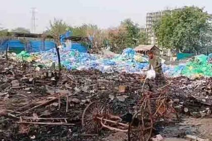 Fire broke out in a junk warehouse, four fire brigade vehicles brought it under control