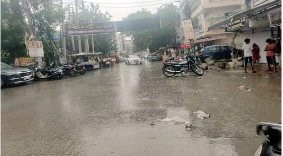 People are troubled due to waterlogging amid rain, appealing for help