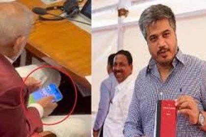 Maharashtra Agriculture Minister seen playing rummy in the assembly