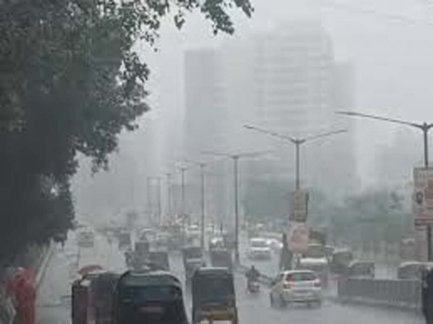 Red alert issued for rain in Mumbai, roads flooded