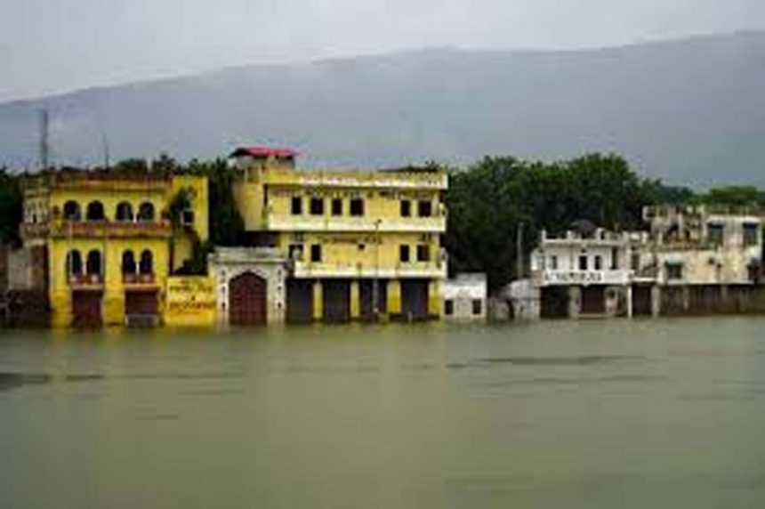 Red alert for heavy rain in MP, Gujarat and Rajasthan: Landslide in Gaurikund, Kedarnath route closed