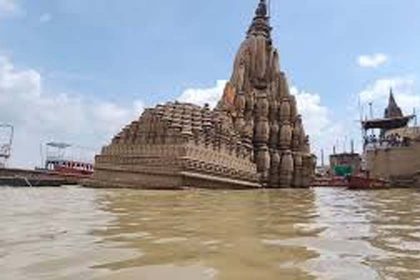 Cremation on the rooftop of Manikarnika Ghat in Varanasi