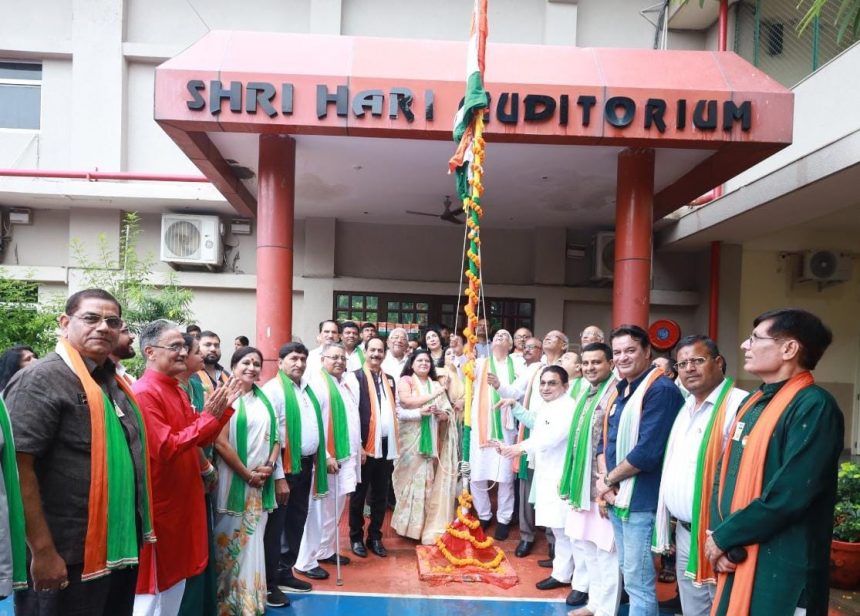 On Independence Day, Manav Seva Samiti honoured talents, prominent social worker Hukam Chand Lamba hoisted the flag