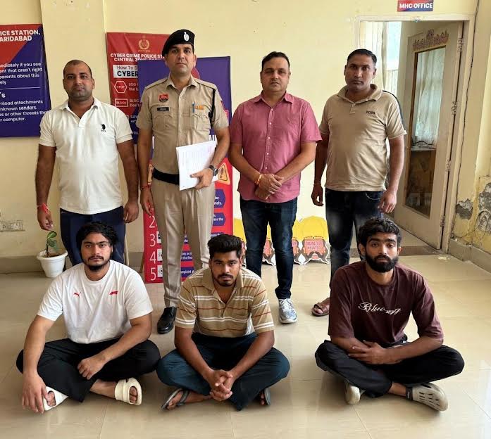 Fraud in the name of increasing credit card limit, three accused arrested