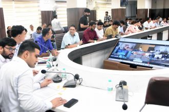 Public interest is the priority of the government, resolve complaints sensitively: DC